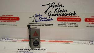 Używane Przelacznik swiatel awaryjnych Ford Kuga Cena € 25,00 Procedura marży oferowane przez Gebr.Klein Gunnewiek Ho.BV