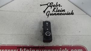 Używane Panel obslugi radia Renault Twingo Cena € 40,00 Procedura marży oferowane przez Gebr.Klein Gunnewiek Ho.BV
