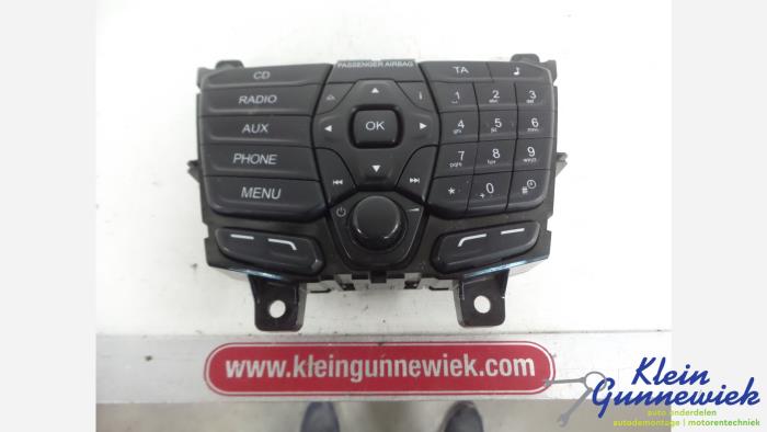 Używane Panel obslugi radia Ford Transit Custom Cena € 40,00 Procedura marży oferowane przez Klein Gunnewiek Autodemontage & Motorentechniek