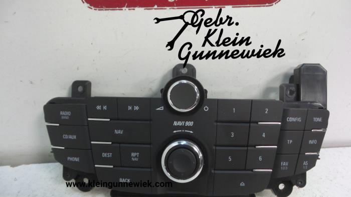 Radiobedienfeld van een Opel Insignia 2012