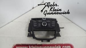 Gebrauchte Radiobedienfeld Opel Astra Preis € 65,00 Margenregelung angeboten von Gebr.Klein Gunnewiek Ho.BV