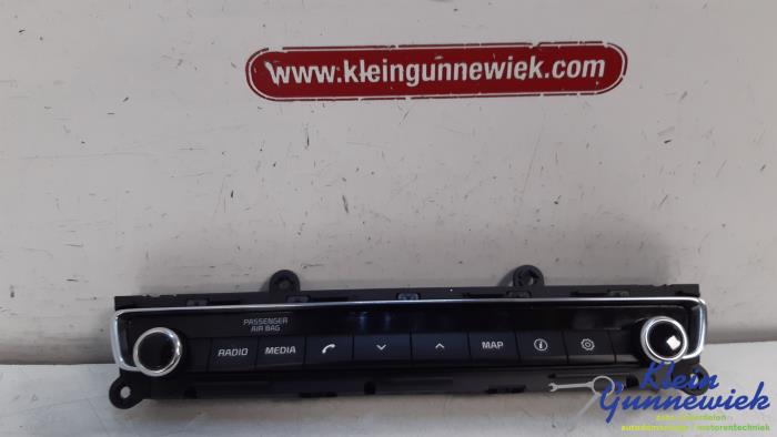 Używane Panel obslugi radia Kia Optima Cena € 85,00 Procedura marży oferowane przez Klein Gunnewiek Autodemontage & Motorentechniek