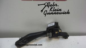 Usagé Commutateur feu clignotant Volkswagen Caddy Prix € 20,00 Règlement à la marge proposé par Gebr.Klein Gunnewiek Ho.BV