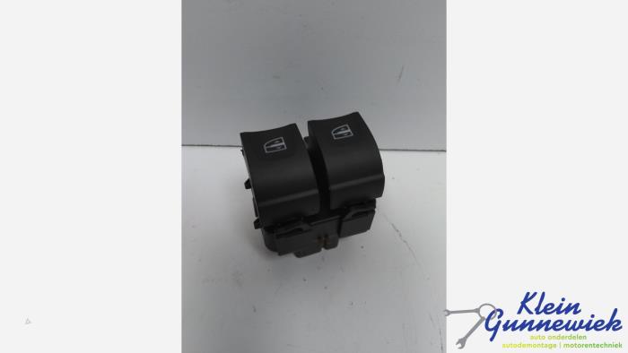 Usados Interruptor combinado de ventanillas Dacia Duster Precio € 20,00 Norma de margen ofrecido por Klein Gunnewiek Autodemontage & Motorentechniek