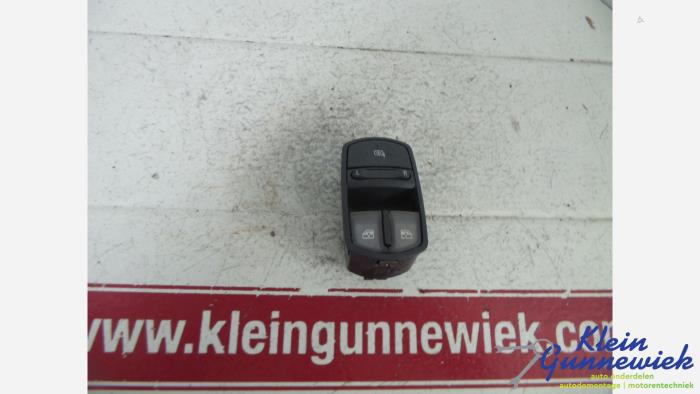 Usados Interruptor combinado de ventanillas Opel Corsa Precio € 18,00 Norma de margen ofrecido por Klein Gunnewiek Autodemontage & Motorentechniek