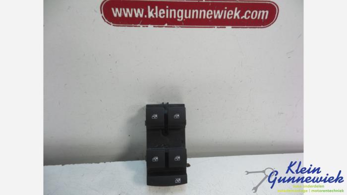 Usados Interruptor combinado de ventanillas Opel Zafira Precio € 35,00 Norma de margen ofrecido por Klein Gunnewiek Autodemontage & Motorentechniek
