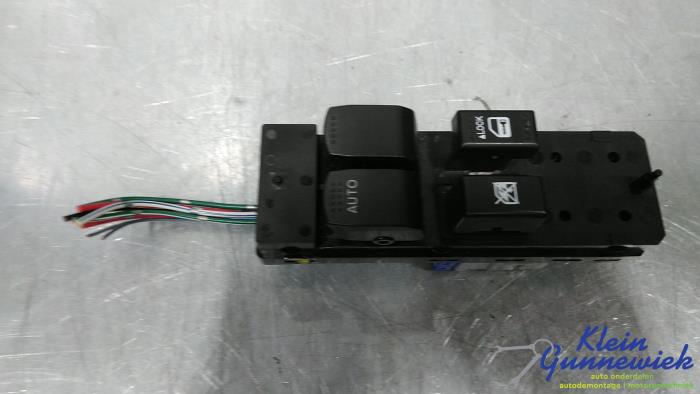 Usados Interruptor combinado de ventanillas Opel Agila Precio € 18,00 Norma de margen ofrecido por Klein Gunnewiek Autodemontage & Motorentechniek