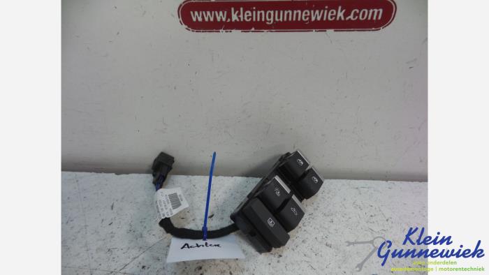 Usados Interruptor combinado de ventanillas Audi A8 Precio € 31,00 Norma de margen ofrecido por Klein Gunnewiek Autodemontage & Motorentechniek