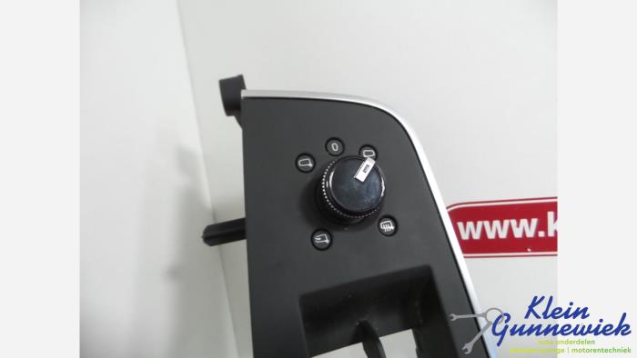 Używane Przelacznik lusterka Audi S8 Cena € 20,00 Procedura marży oferowane przez Klein Gunnewiek Autodemontage & Motorentechniek