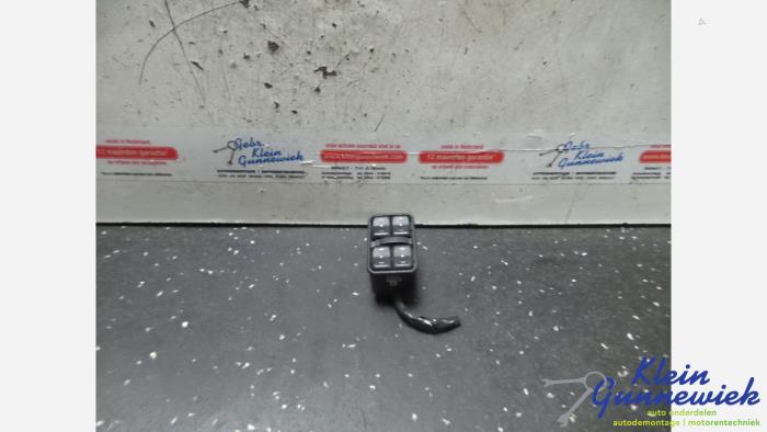 Usados Interruptor combinado de ventanillas Opel Zafira Precio € 20,00 Norma de margen ofrecido por Klein Gunnewiek Autodemontage & Motorentechniek