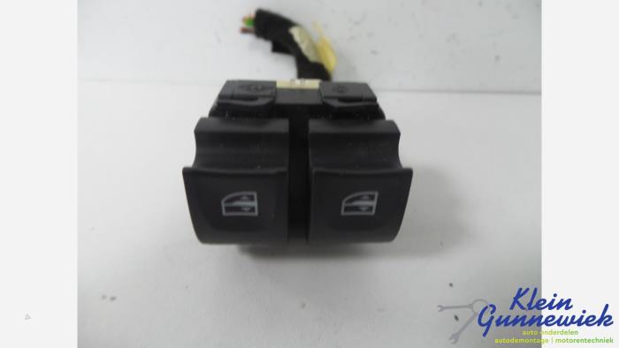 Usados Interruptor combinado de ventanillas Renault Clio Precio € 20,00 Norma de margen ofrecido por Klein Gunnewiek Autodemontage & Motorentechniek