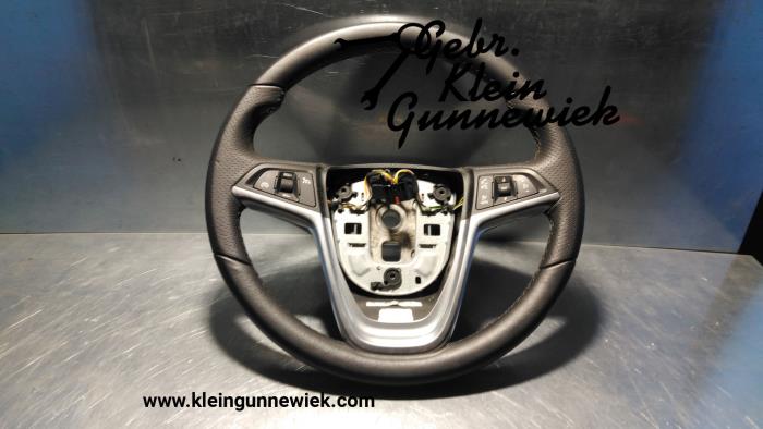Steering wheel from a Opel Astra 2011