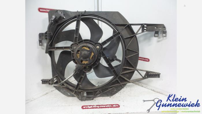 Używane Silnik wentylatora Opel Vivaro Cena € 35,00 Procedura marży oferowane przez Klein Gunnewiek Autodemontage & Motorentechniek