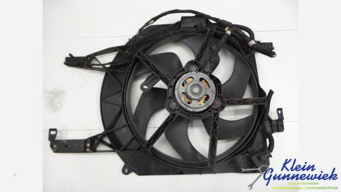 Używane Silnik wentylatora Opel Vivaro Cena € 40,00 Procedura marży oferowane przez Klein Gunnewiek Autodemontage & Motorentechniek