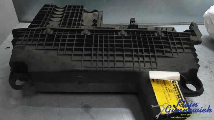Begagnade Luftfilterhus Renault Kangoo Pris € 35,00 Marginaltabell erbjuds av Klein Gunnewiek Autodemontage & Motorentechniek