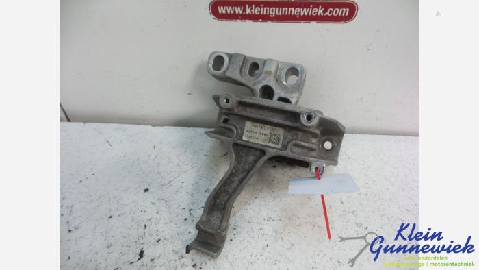 Used Engine mount Skoda Superb Price € 28,00 Margin scheme offered by Klein Gunnewiek Autodemontage & Motorentechniek