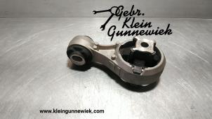 Usagé Support moteur Renault Koleos Prix € 30,00 Règlement à la marge proposé par Gebr.Klein Gunnewiek Ho.BV