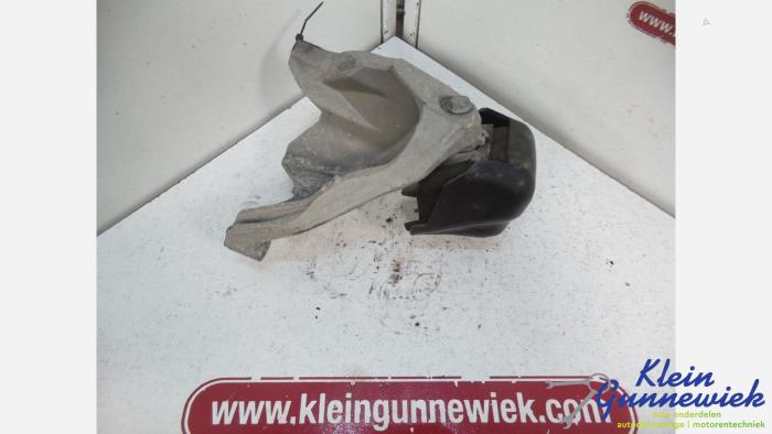 Used Engine mount Volkswagen Crafter Price € 26,00 Margin scheme offered by Klein Gunnewiek Autodemontage & Motorentechniek