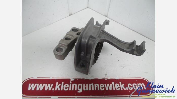 Used Engine mount Volkswagen Passat Price € 24,00 Margin scheme offered by Klein Gunnewiek Autodemontage & Motorentechniek
