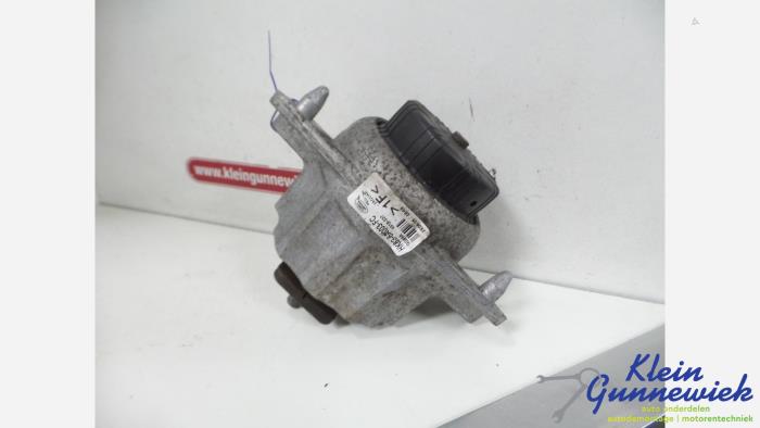 Used Engine mount Jaguar F-Pace Price € 62,00 Margin scheme offered by Klein Gunnewiek Autodemontage & Motorentechniek