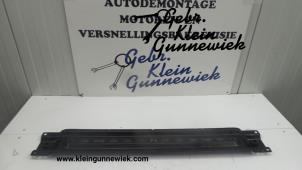 Used Radiator bar Peugeot 307 Price € 30,00 Margin scheme offered by Gebr.Klein Gunnewiek Ho.BV