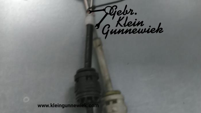 Gearbox shift cable from a Opel Astra 2011