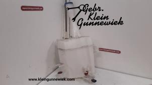 Gebrauchte Scheibensprühertank vorne Kia Optima Preis € 30,00 Margenregelung angeboten von Gebr.Klein Gunnewiek Ho.BV