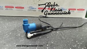 Used Windscreen washer pump Renault Clio Price € 20,00 Margin scheme offered by Gebr.Klein Gunnewiek Ho.BV
