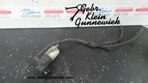 Used Windscreen washer pump Opel Vivaro Price € 20,00 Margin scheme offered by Gebr.Klein Gunnewiek Ho.BV
