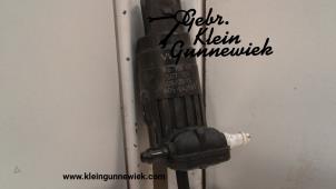 Usagé Pompe lave-glace avant Volkswagen Polo Prix € 15,00 Règlement à la marge proposé par Gebr.Klein Gunnewiek Ho.BV