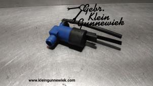 Used Windscreen washer pump Renault Clio Price € 15,00 Margin scheme offered by Gebr.Klein Gunnewiek Ho.BV