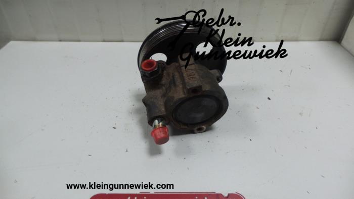 Power steering pump from a Renault Clio 2001