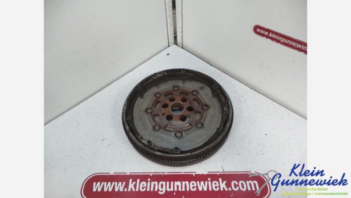 Dual mass flywheel