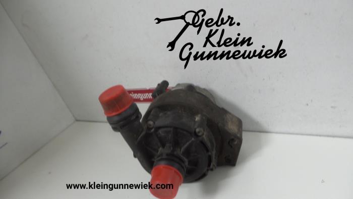 Water pump from a BMW 3-Serie 2016