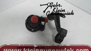 Używane Pompa wodna Volkswagen T-Roc Cena € 30,00 Procedura marży oferowane przez Gebr.Klein Gunnewiek Ho.BV