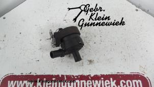 Usagé Pompe à eau Opel Vivaro Prix € 25,00 Règlement à la marge proposé par Gebr.Klein Gunnewiek Ho.BV