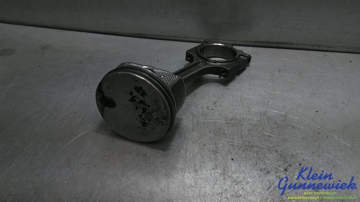 Używane Tlok Ford Focus Cena € 55,00 Procedura marży oferowane przez Klein Gunnewiek Autodemontage & Motorentechniek
