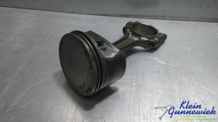 Usagé Piston Opel Zafira Prix € 59,00 Règlement à la marge proposé par Klein Gunnewiek Autodemontage & Motorentechniek