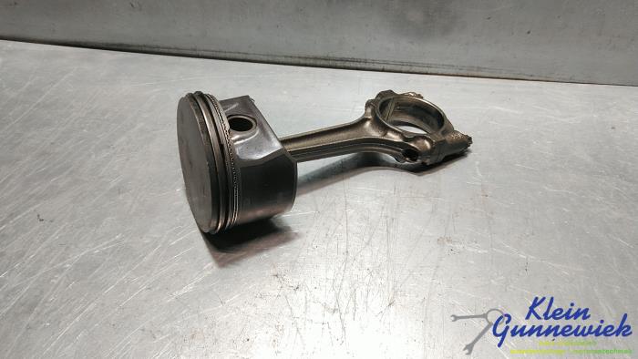 Usados Pistón Opel Zafira Precio € 59,00 Norma de margen ofrecido por Klein Gunnewiek Autodemontage & Motorentechniek