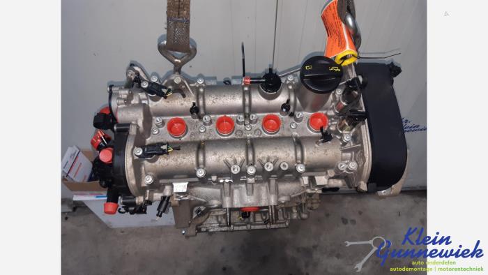 Engine Volkswagen Golf - 04E100033B CHPA306483