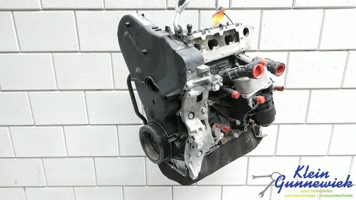 Engine Volkswagen Caddy - 04L100090F DFSB