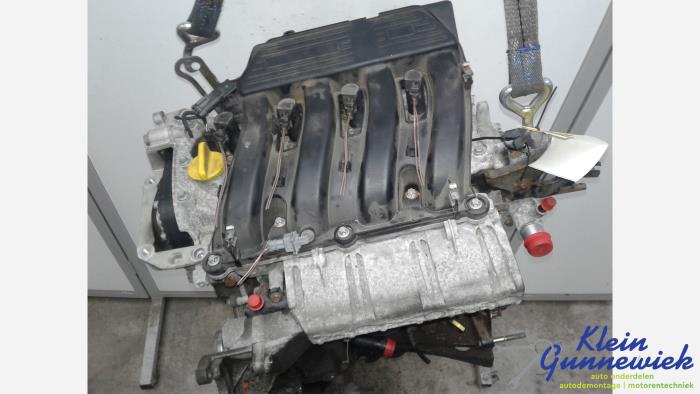 Motor van een Renault Laguna 2004