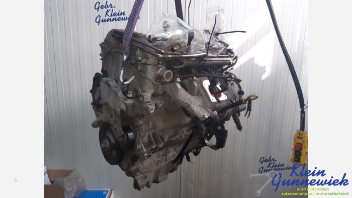 Motor van een Saab 9-3 2004