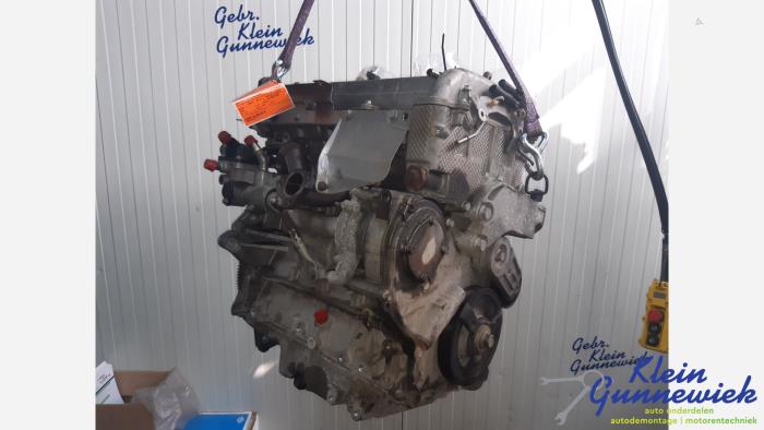 Motor van een Saab 9-3 2004