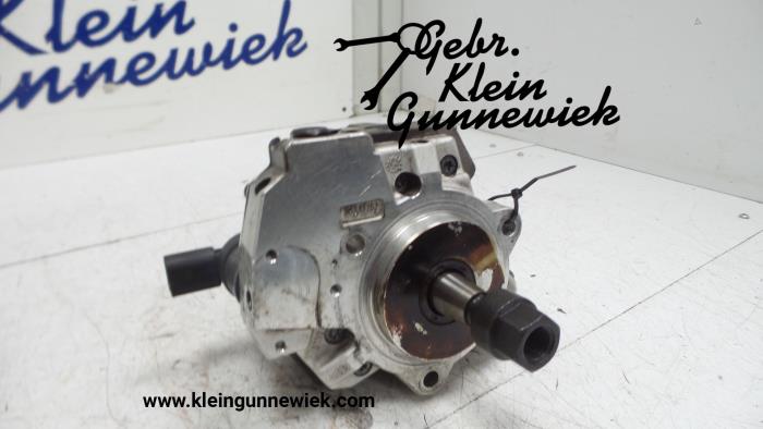 Mechanical fuel pump from a BMW 5-Serie 2006