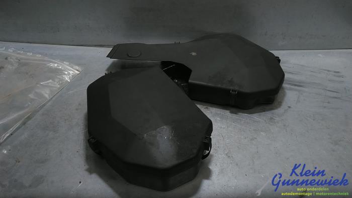 Usagé Couvercle de distribution Audi A8 Prix € 35,00 Règlement à la marge proposé par Klein Gunnewiek Autodemontage & Motorentechniek