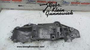 Used Alternator lower bracket Opel Vivaro Price € 35,00 Margin scheme offered by Gebr.Klein Gunnewiek Ho.BV