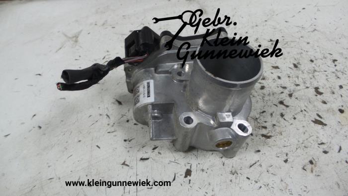 Throttle body from a Renault Trafic 2012