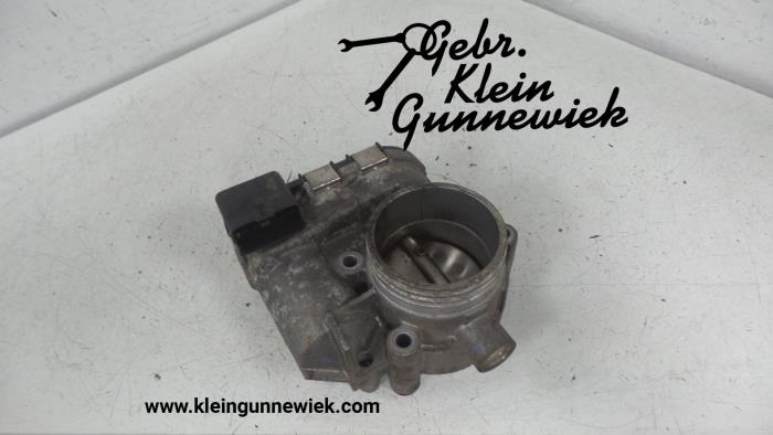 Throttle body from a Peugeot 206 2002