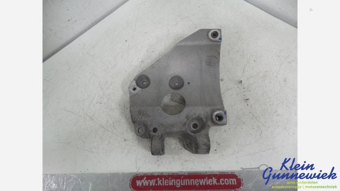Usagé Support dynamo bas Ford Kuga Prix € 25,00 Règlement à la marge proposé par Klein Gunnewiek Autodemontage & Motorentechniek
